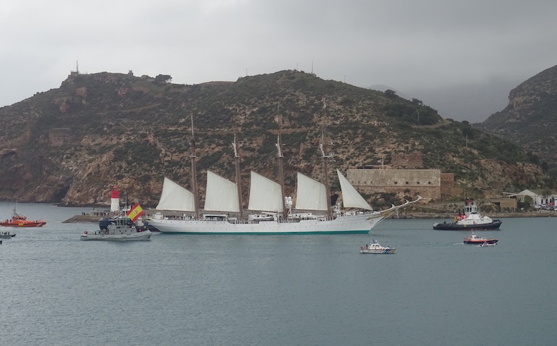 El B/E "J. S. de Elcano" en las proximidades de Cartagena durante el XCIV Crucero de Instrucción